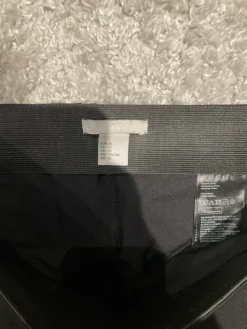 Outlet H&M joustavat housut