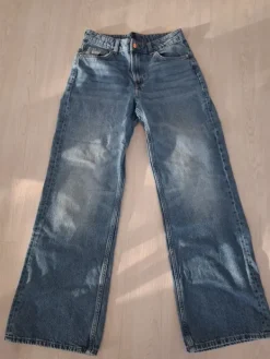 Outlet Hm leveälahkeiset farkut 36