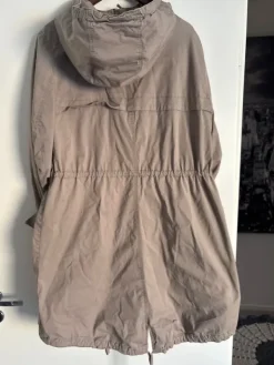 Best H&M mama kevättakki