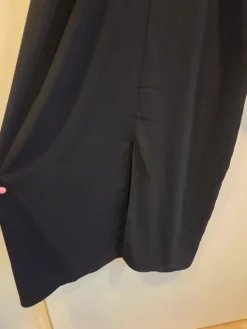 H&M mekko kylkirypytyksillä