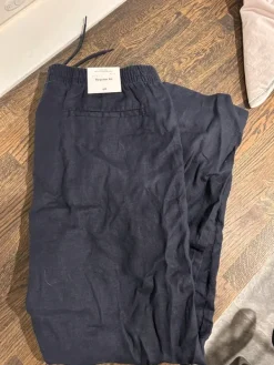 Hot H&M Miesten laivastonsiniset pellavahousut