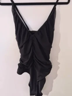 Hot H&M musta body M