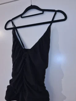 Hot H&M musta body M