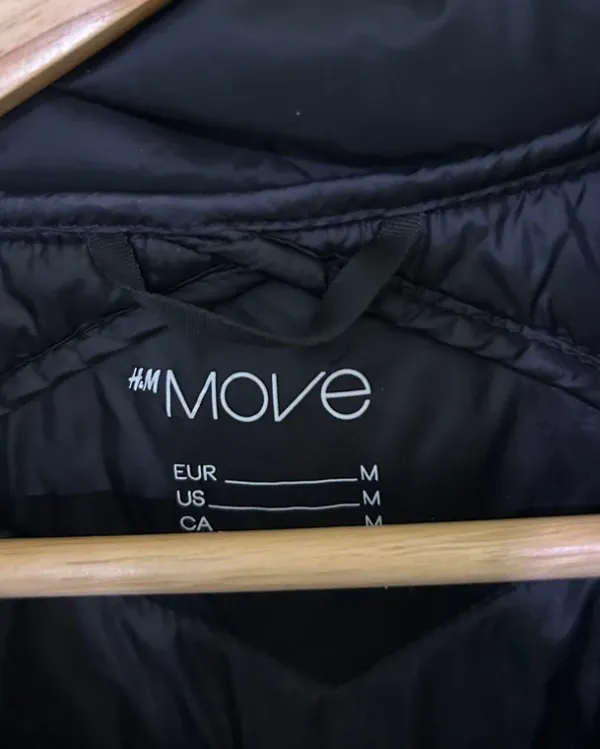 H&M musta Kevyttoppatakki