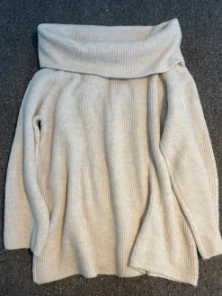 Clearance H&M ribattu off shoulder-neule