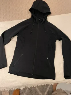 Clearance H&M tekninen takki koko M