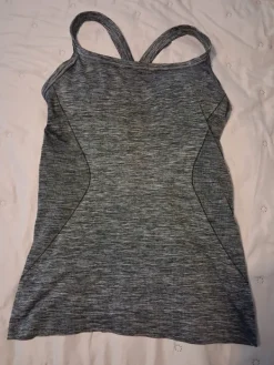 New H&M urheilutoppi