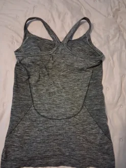 New H&M urheilutoppi