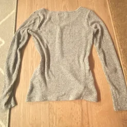 New Hollister pitkähihainen