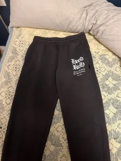 Clearance Hoodrich leveälahkeiset hosut