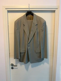 Online Hugo Boss vaaleanvihreä puku – Made in Germany, 100 % virgin wool