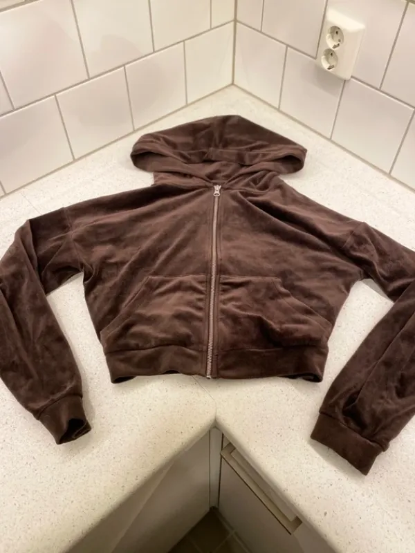 Online Bik Bok Huppari