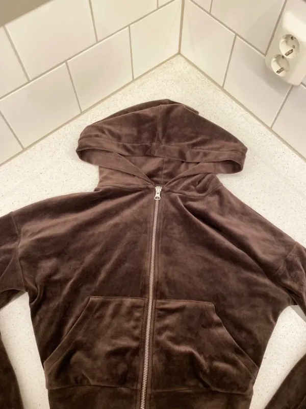 Online Bik Bok Huppari