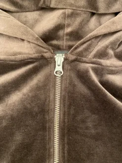 Online Bik Bok Huppari