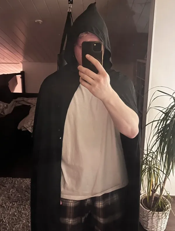 Outlet Wicked Costumes Hupullinen musta viitta