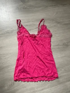 Hot Ihana pinkki pitsitoppi