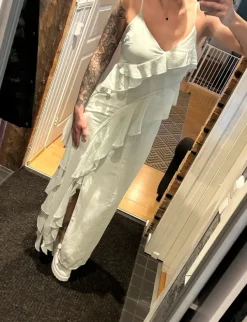 Clearance Gina Tricot Ihana röyhelömekko