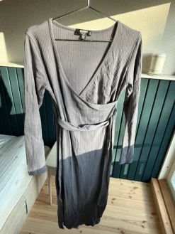 Outlet Imetys-/raskausajanmekko