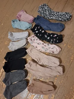 Online Iso läjä ehjiä sukkia!