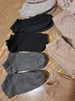 Online Iso läjä ehjiä sukkia!