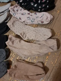 Online Iso läjä ehjiä sukkia!