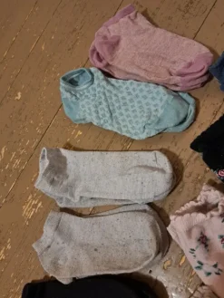 Online Iso läjä ehjiä sukkia!