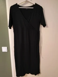 New Pieces Maternity Äitiysmekko