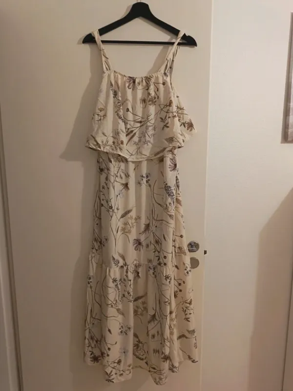 Hot H&M Äitiysmekko