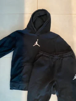 Online Jordan housut ja huppari