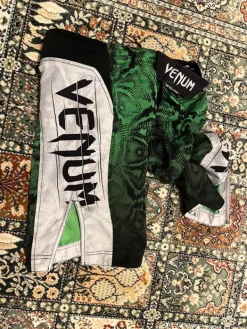 Online Venum Kamppailushortsit
