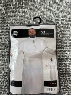 Outlet Karnawałowy strój papieża