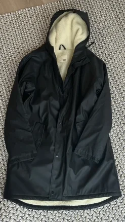 Online Lager 157 Karvavuorellinen sadetakki