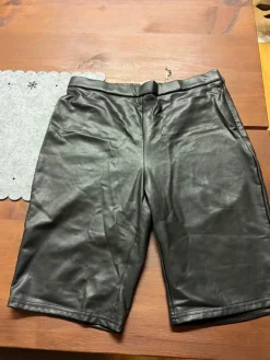 New Pieces Keinonahka shortsit