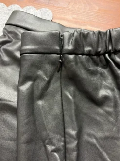 New Pieces Keinonahka shortsit