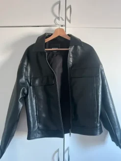 Online Bershka Keinonahka takki