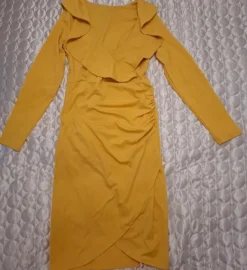 New Ei merkkiä Keltainen mekko, S kokoiselle.