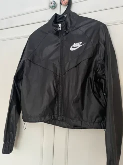 Online Nike Kevyt takki xs