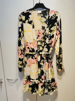 Best Vila Kietaisumekko