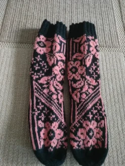 New Kirjoneulesukat 37-38