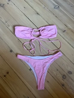 Sale Kirkkaan pinkit bikinit