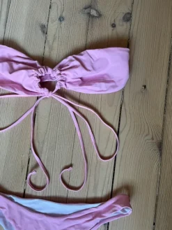 Sale Kirkkaan pinkit bikinit