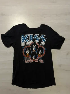 Outlet Gina Tricot Kiss bändipaita