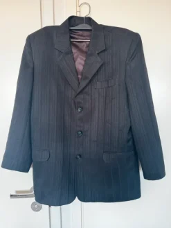 Best Klassinen tummanharmaa liituraitapuku – Koko 44