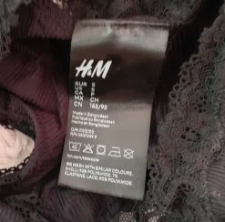 New H&M Kolmet mustat stringi-alushousut