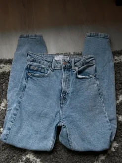 Stradivarius Korkeavyötäröiset farkut