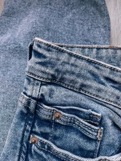 Stradivarius Korkeavyötäröiset farkut