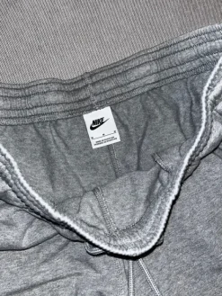 Hot Nike Korkeavyötäröiset college shortsit