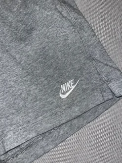 Hot Nike Korkeavyötäröiset college shortsit