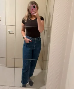 Discount Bik Bok Korkeavyötäröiset tummansiniset farkut