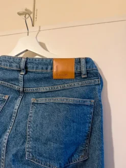 Discount Bik Bok Korkeavyötäröiset tummansiniset farkut